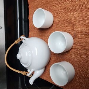 Pier 1 tea set with 3 cups